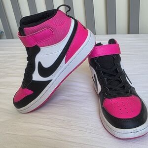 Nike Kids' Black, White, and Pink Sneakers Size 1.